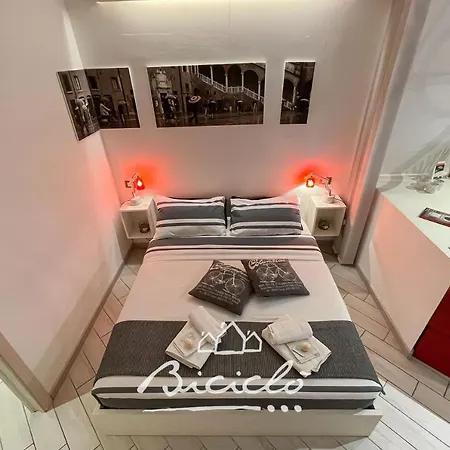 Apartamento Biciclo' Rosso Ferrara